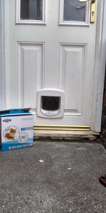 Cat and dog flap fitters Deckham and Gateshead