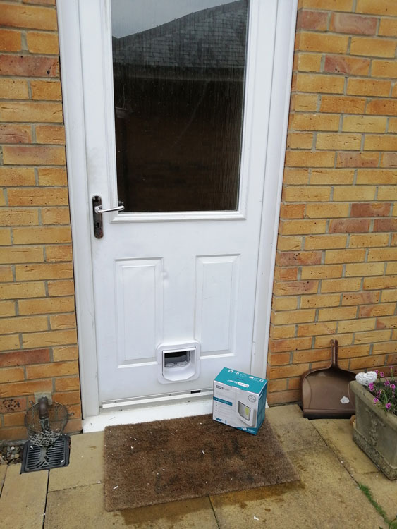 Cat flap fitters Brunton Park and Gosforth
