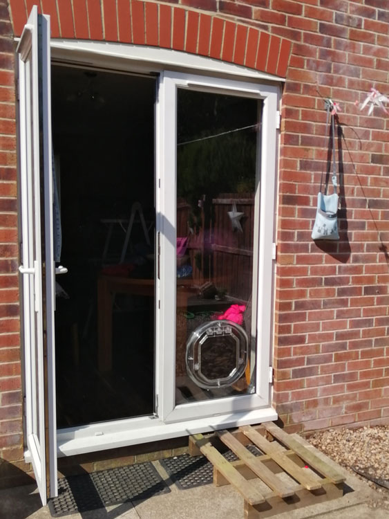 Cat flap fitters Earsdon and Shiremoor