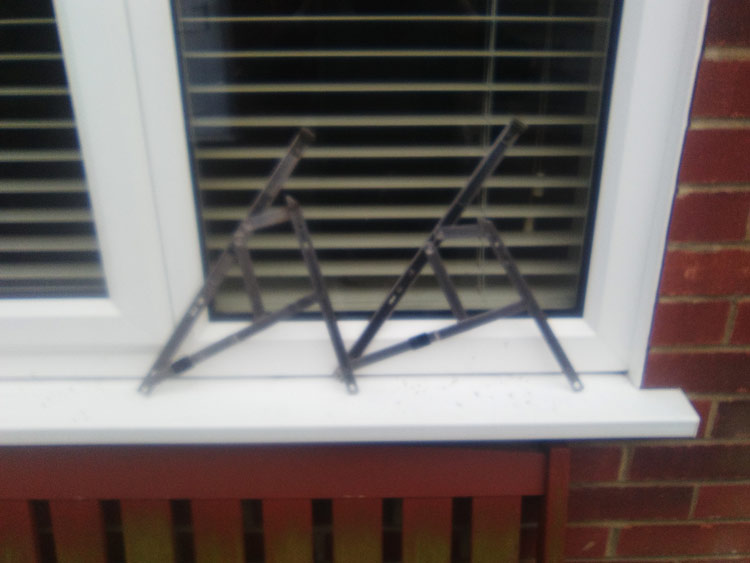 Replacement window hinges Newcastle - worn out hinges replaced